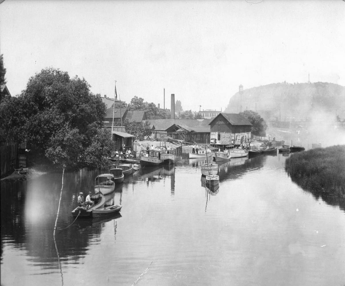 Looking north up the Mill River from Grand Avenue and Ball Island, about 1915. Courtesy of Joseph Taylor.
